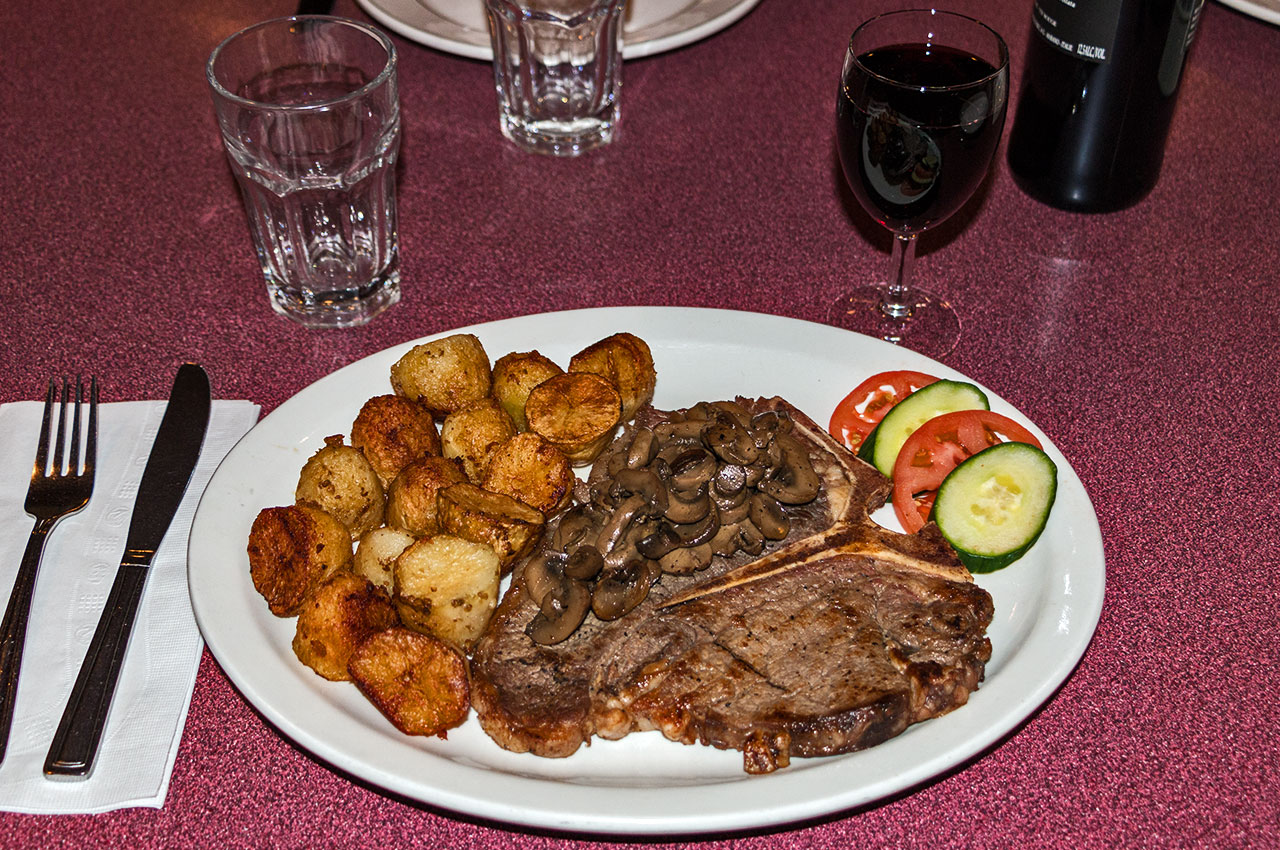 Colander T-Bone Steak Colander T-Bone Steak